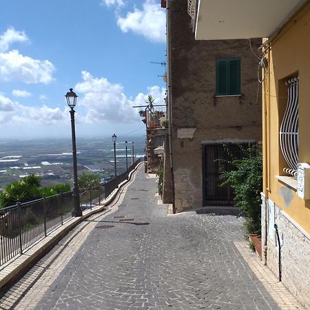 La Casa Di Lina Apartment Sezze Luaran gambar